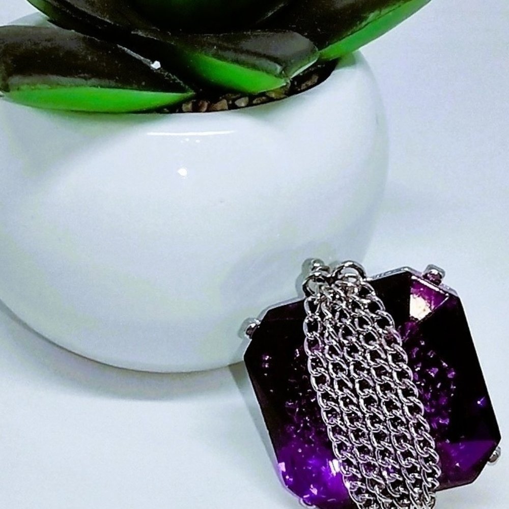 Large Violet Expandable Stretch Ring with Draping Chain